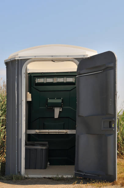 Best Portable restroom trailer rental  in Wedgefield, FL